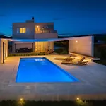In Mit Beheiztem Pool By Interhome *