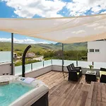 In Mit Beheiztem Pool By Interhome