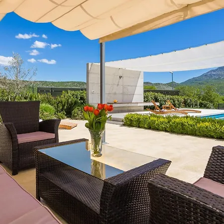 In Mit Beheiztem Pool By Interhome Ferienhaus *