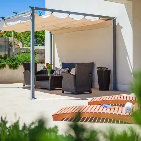 In Mit Beheiztem Pool By Interhome