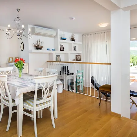 Ferienhaus In Mit Beheiztem Pool By Interhome