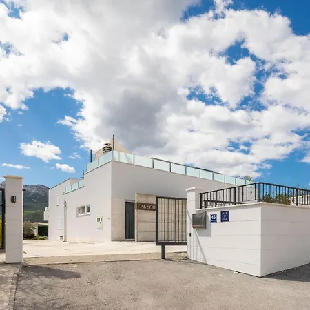 Ferienhaus In Mit Beheiztem Pool By Interhome Dugopolje