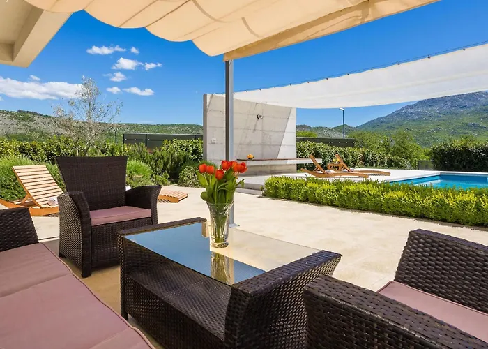 In Mit Beheiztem Pool By Interhome Ferienhaus *