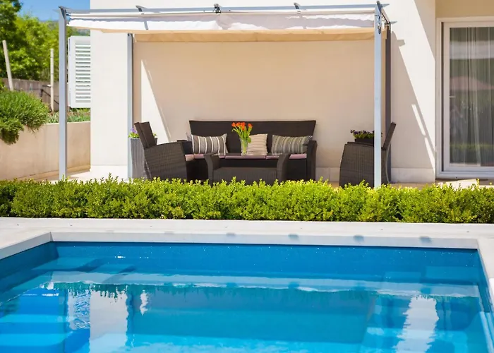 In Mit Beheiztem Pool By Interhome Ferienhaus