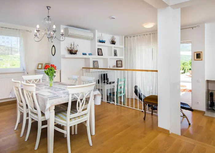 Ferienhaus In Mit Beheiztem Pool By Interhome