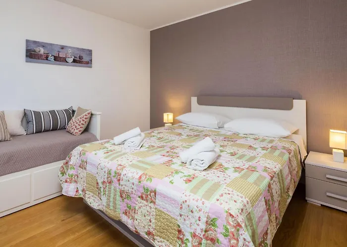 In Mit Beheiztem Pool By Interhome *