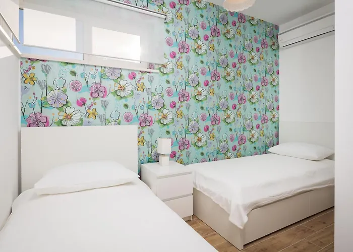 In Mit Beheiztem Pool By Interhome *