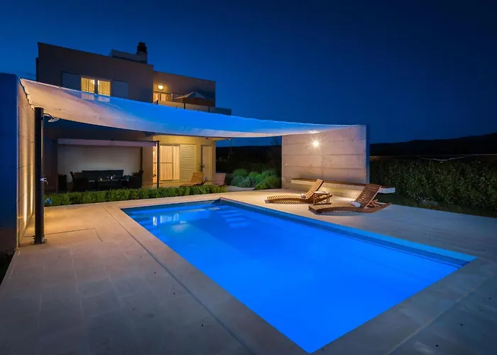 In Mit Beheiztem Pool By Interhome Ferienhaus Dugopolje