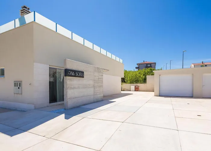 In Mit Beheiztem Pool By Interhome Dugopolje