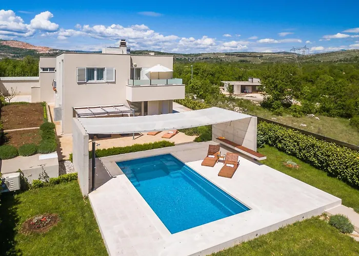 In Mit Beheiztem Pool By Interhome Dugopolje