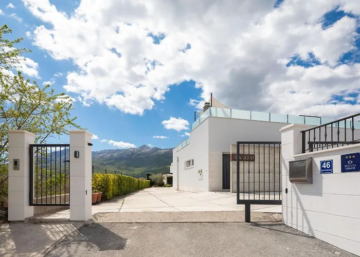 Ferienhaus In Mit Beheiztem Pool By Interhome