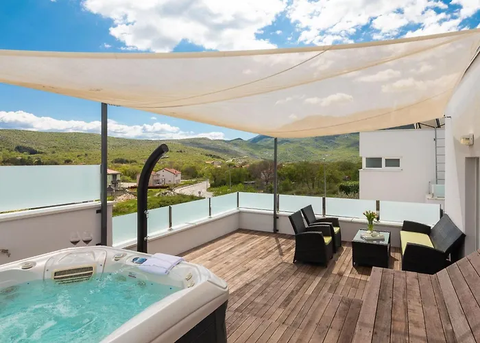 In Mit Beheiztem Pool By Interhome